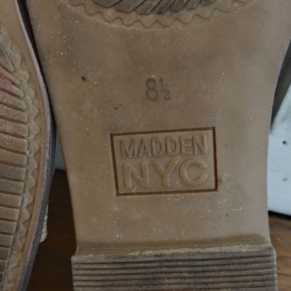 Madden NYC Women's Tan Woven Slide Sandals - Picture 4 of 4